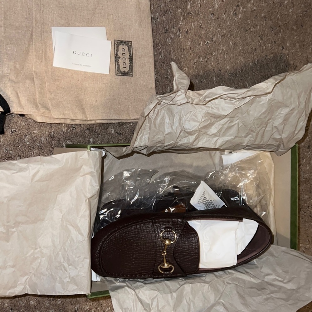 Completely brand new and authentic Gucci loafers color brown size: 042 or 8 1/2. - Picture 5 of 8